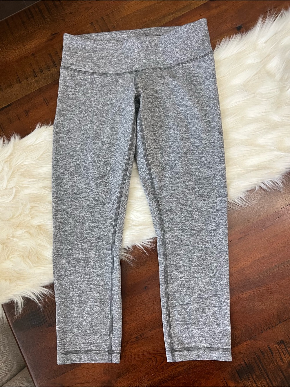 Lululemon Crop Leggings Size 6 Heather Gray Mid Rise Yoga Pants - Picture 2 of 4